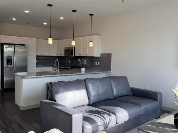 2303 Gathering Square Ct, Fuquay Varina, NC 27526