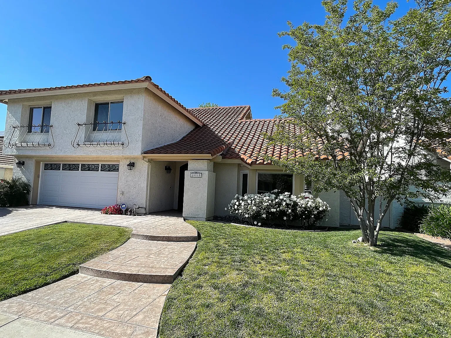 3 bed, 2.5 bath, 3100 sqft, $8,750 — Photo 2