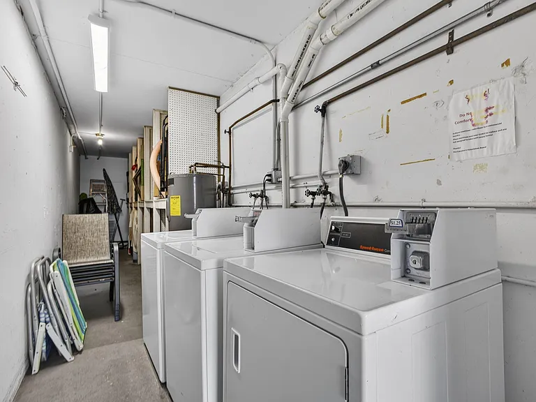 106 Camden E — Photo 37