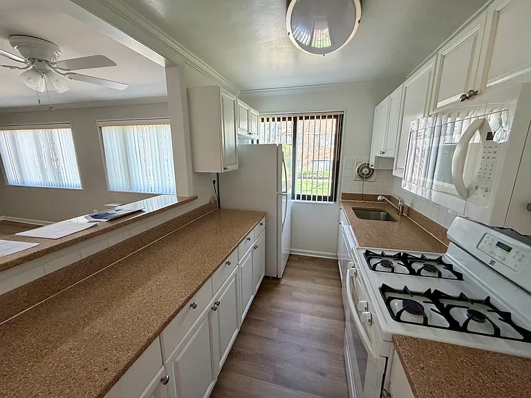Carydale Oaks — Photo 1