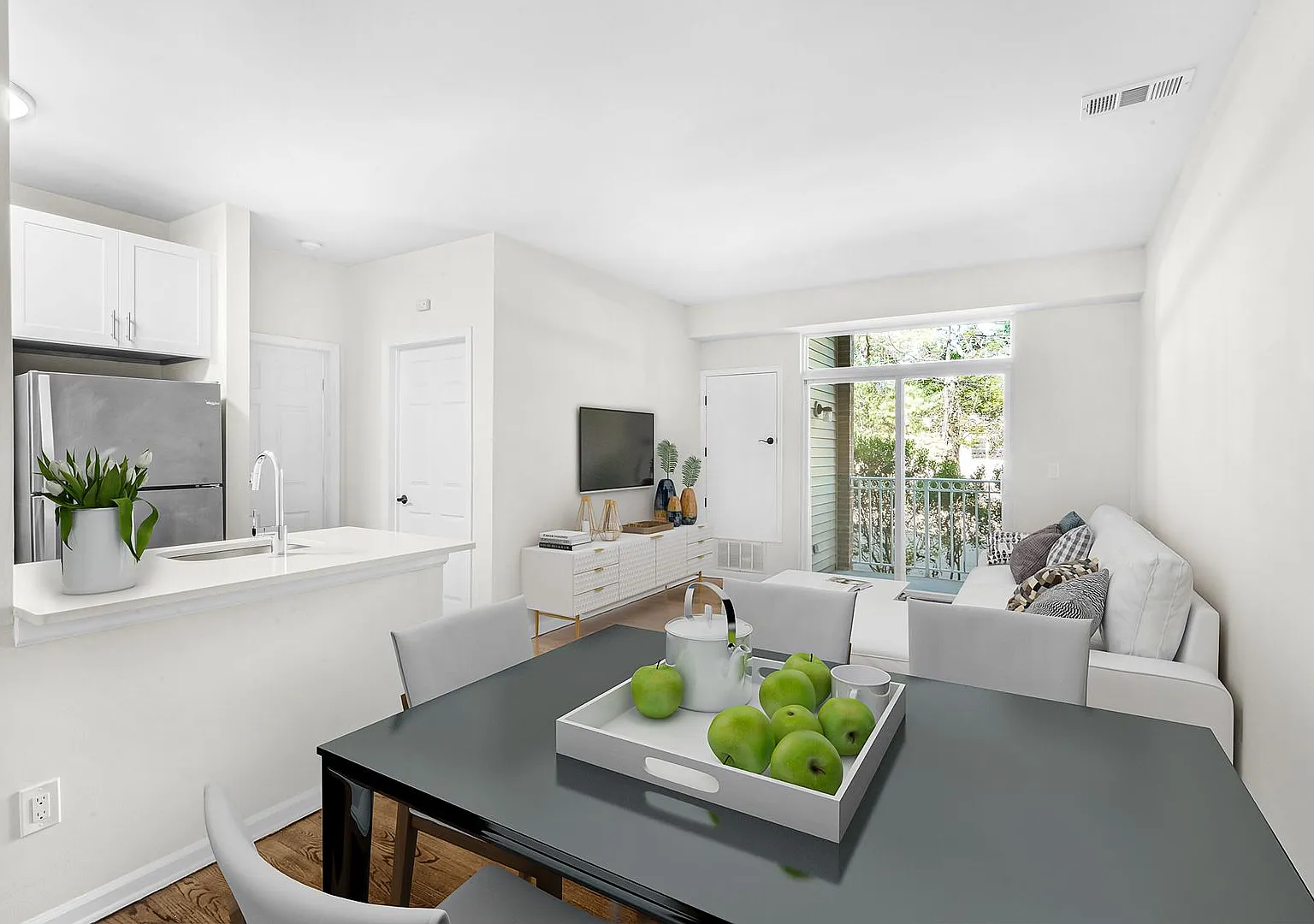 Columbia Court — Photo 2