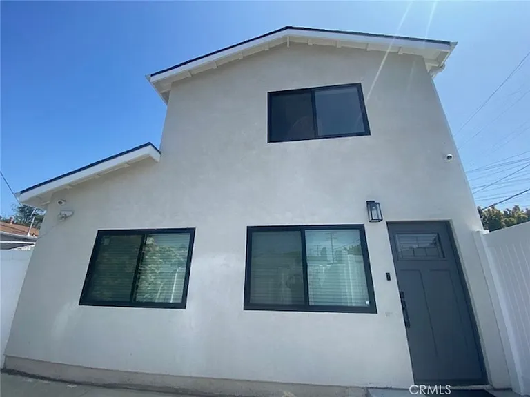 6059 Riverton Ave — Photo 3