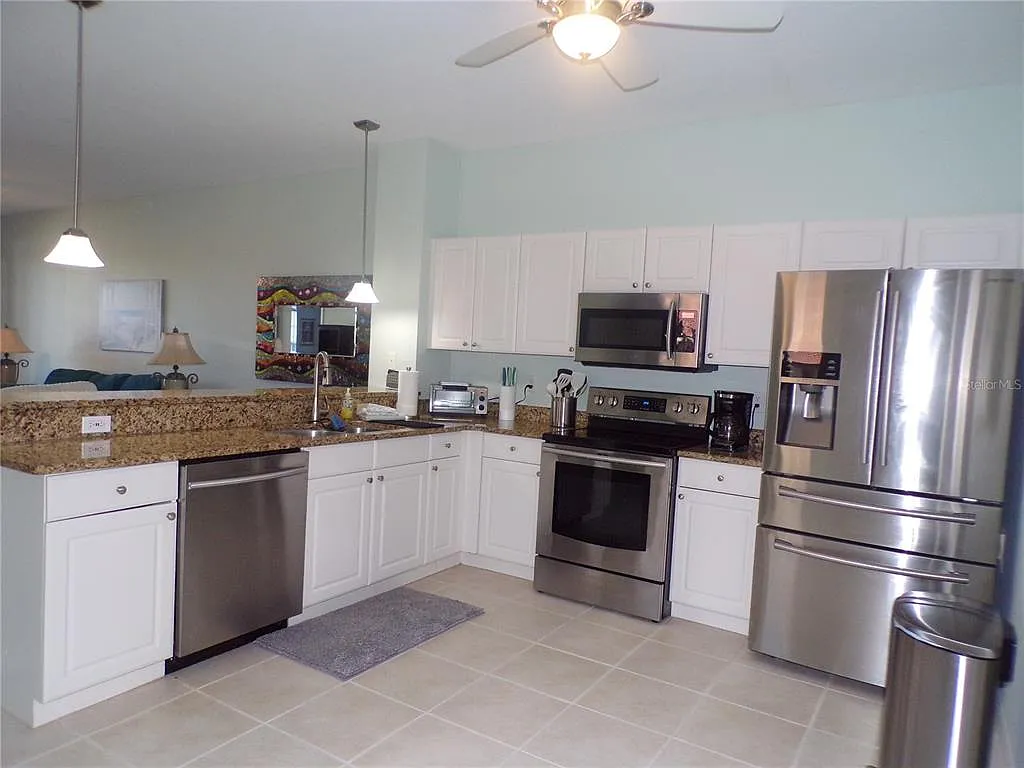 3 bed, 2.0 bath, 1596 sqft, $3,200 — Photo 3