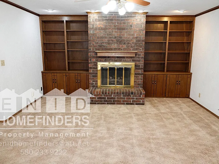 2117 Camelot Dr — Photo 5
