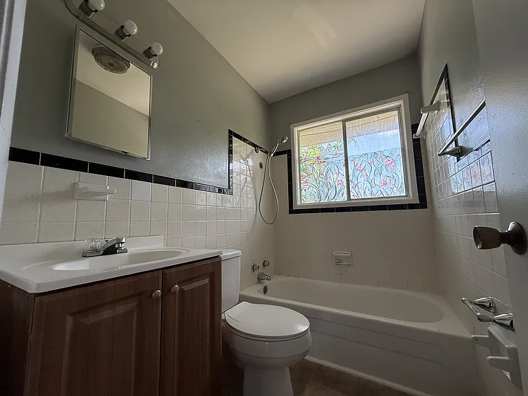 1409 Metropolitan Dr — Photo 6