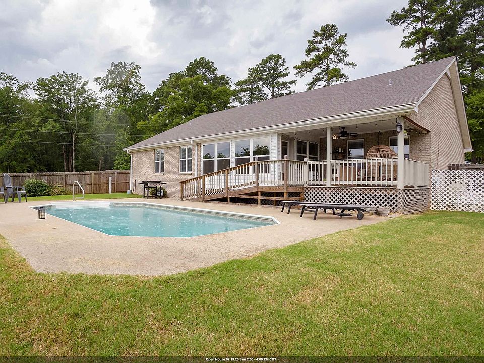 1st image of 220 Riverhaven Dr