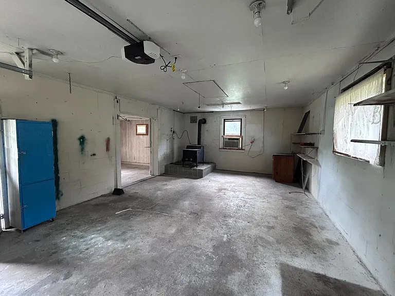 435 Lawrence St — Photo 18