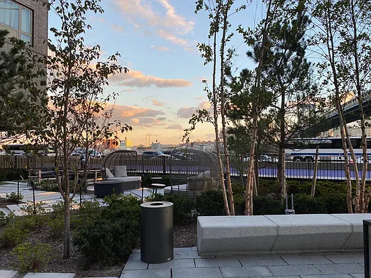 Rented by Gulia Wang, LREB | media 28