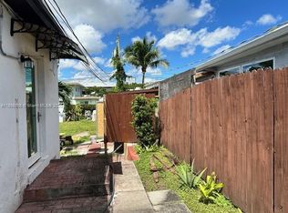 2215 SW 47th St #2, Fort Lauderdale, FL 33312