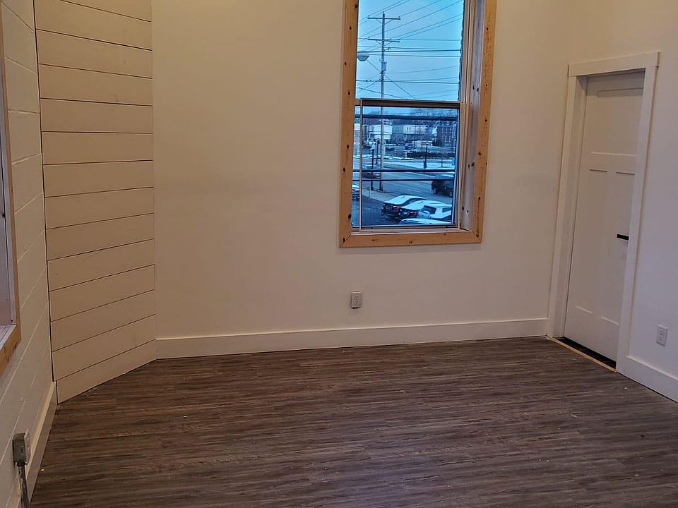 1st image of 1114 1/2 E Main St