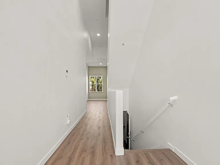 228 S San Dimas Ave — Photo 2