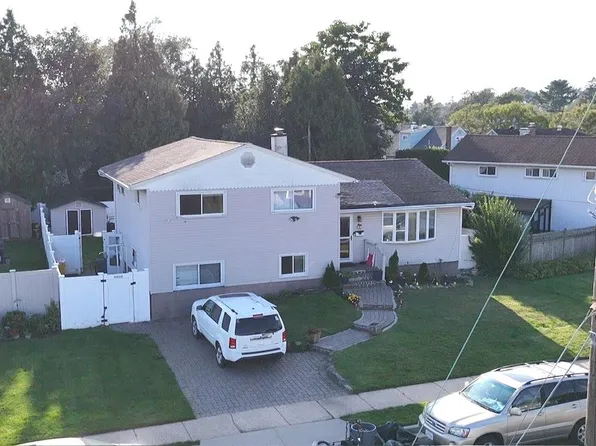 58 Narcissus Avenue, Hicksville, NY 11801