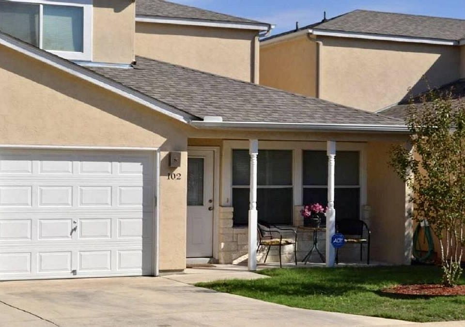 1st image of 3202 Eisenhauer Rd Unit 102