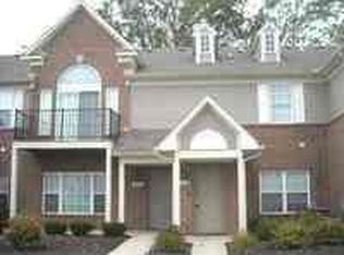 27245 Hidden Oaks Dr, Brownstown, MI 48183