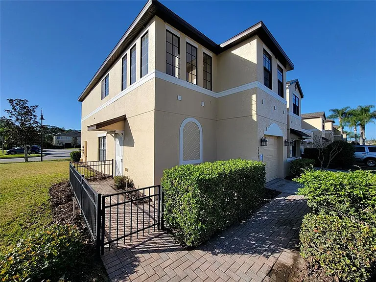 2223 Seven Oaks Dr — Photo 3