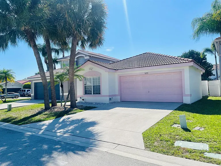 7093 Middlebury Dr — Photo 1