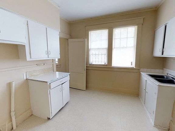 5th image of 3410 Bowen Ave