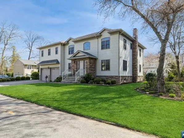 85 Chestnut St, Haworth, NJ 07641