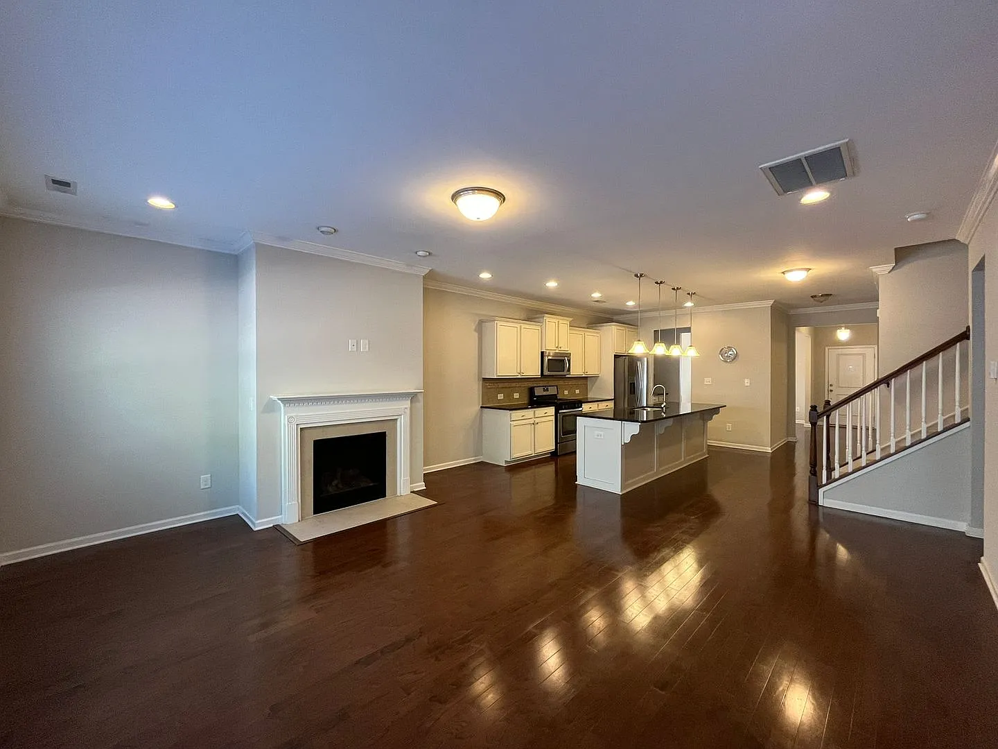 Spacious 3BD, 3.5Bath, 2700+ SF Townhome Minutes from RTP — Photo 2