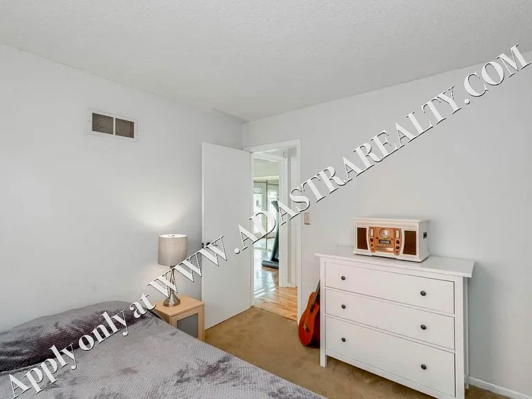 2715 Holmes St — Photo 14