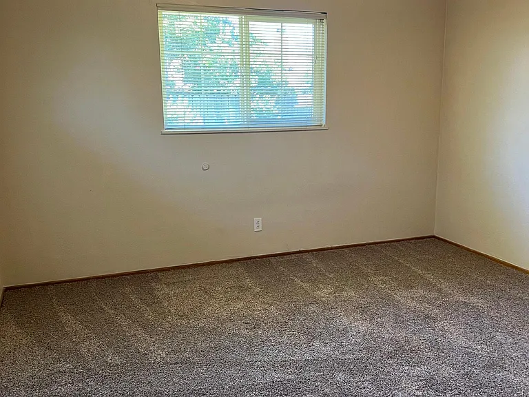 811 W Tokay St — Photo 15
