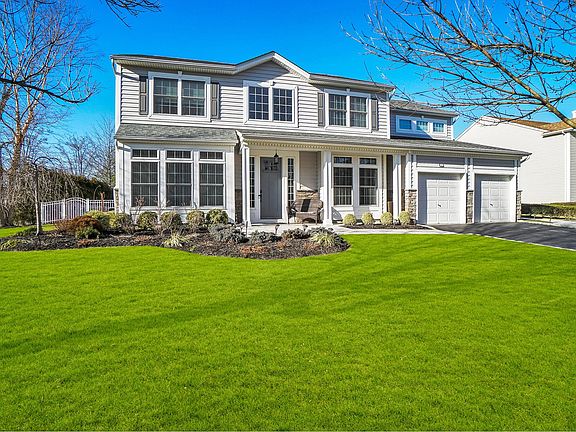 2nd image of 16 Hamlet Woods Dr