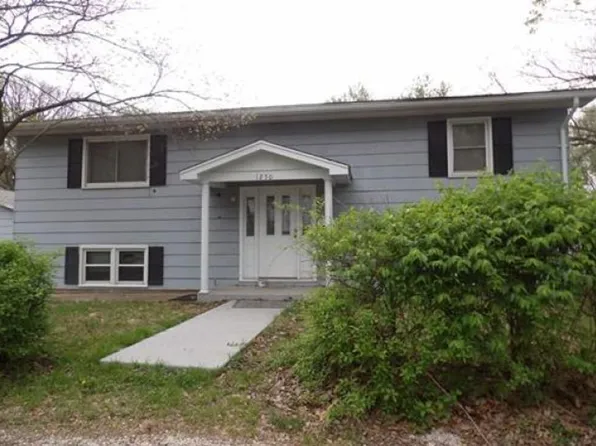 1250 Park Pl, Jacksonville, IL 62650