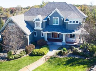 23101 Woodland Ridge Dr, Lakeville, MN 55044