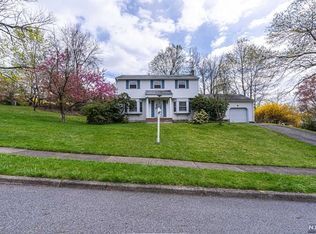 28 Normandy Dr, Wayne, NJ 07470