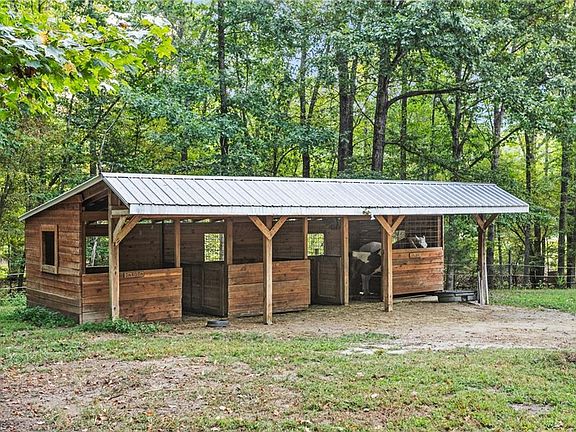 2nd image of 223 Wendy Oak Rd