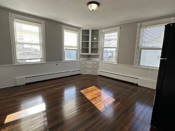 58 Edgemond St #4