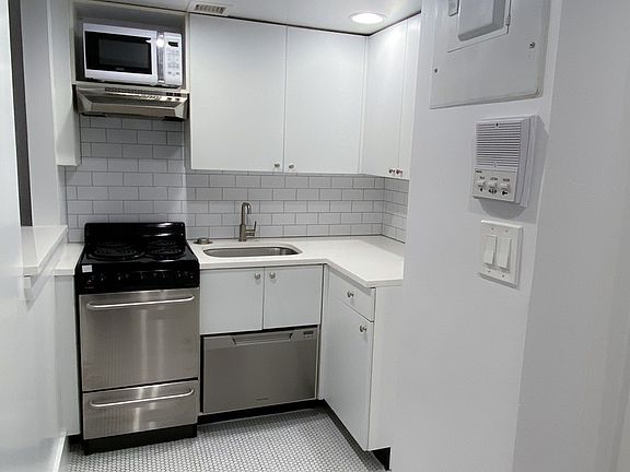 4th image of 85 E 10th St APT 4M