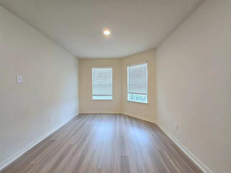 380 Stone Gage Dr — Photo 8