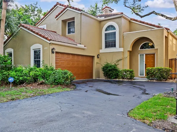 6885 NW 75th Pl, Parkland, FL 33067
