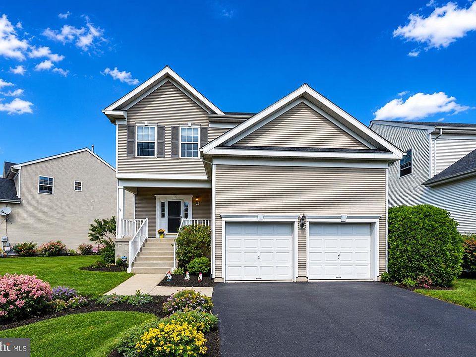 1st image of 64 Fountayne Ln