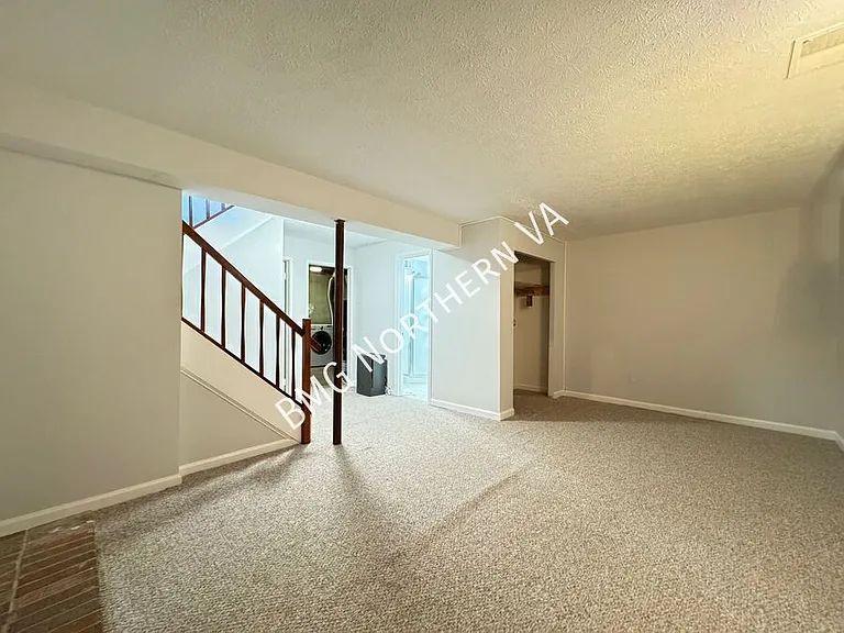 379 W Broad St — Photo 23