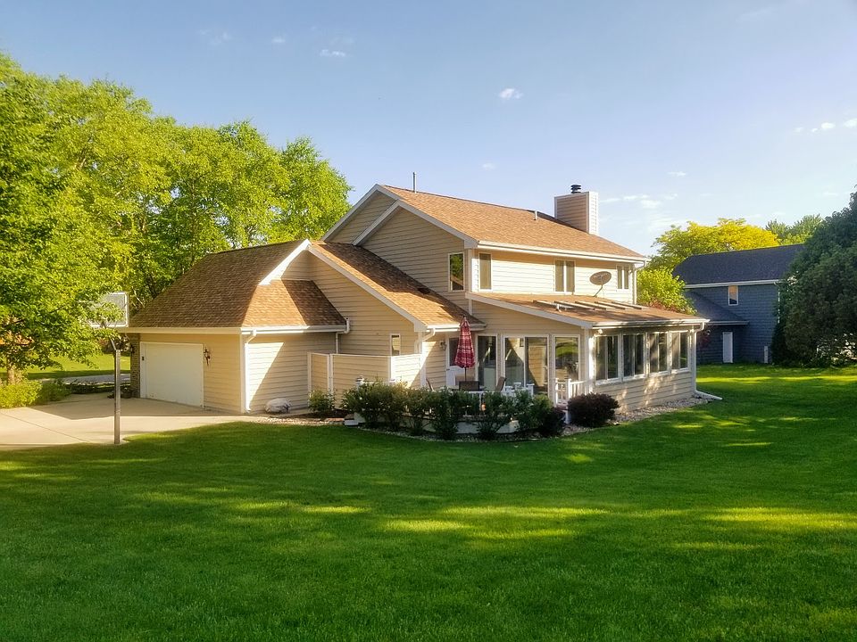 2nd image of W275N2682 Wildflower Rd