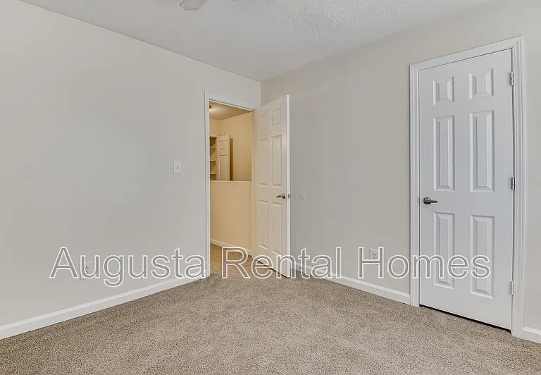 104 Canary St — Photo 8