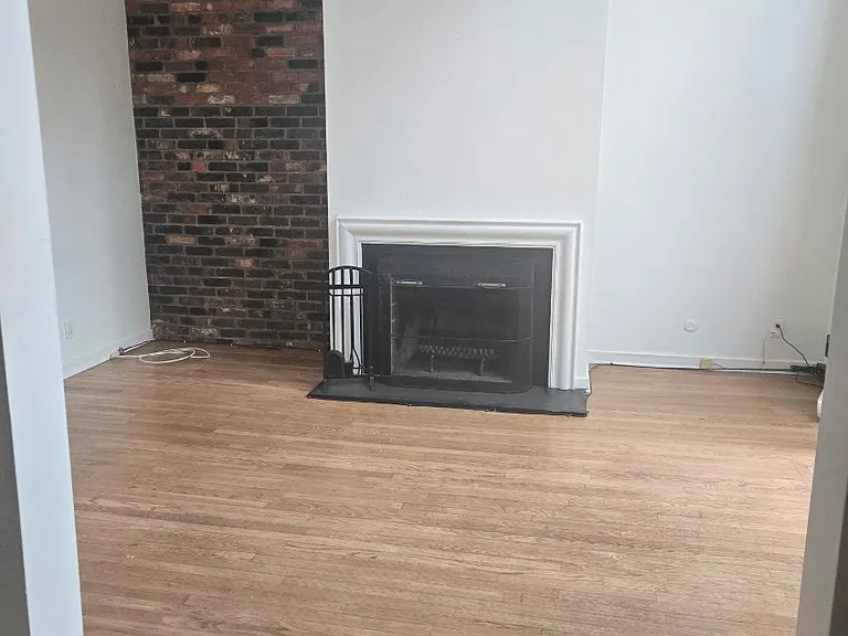 6412 Howe St #1 — Photo 3