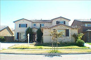 Spacious 4 bed 3 bath plus Huge loft. new paint and flooring