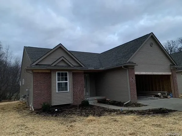 11481 Hidden Oaks Dr, Clio, MI 48420