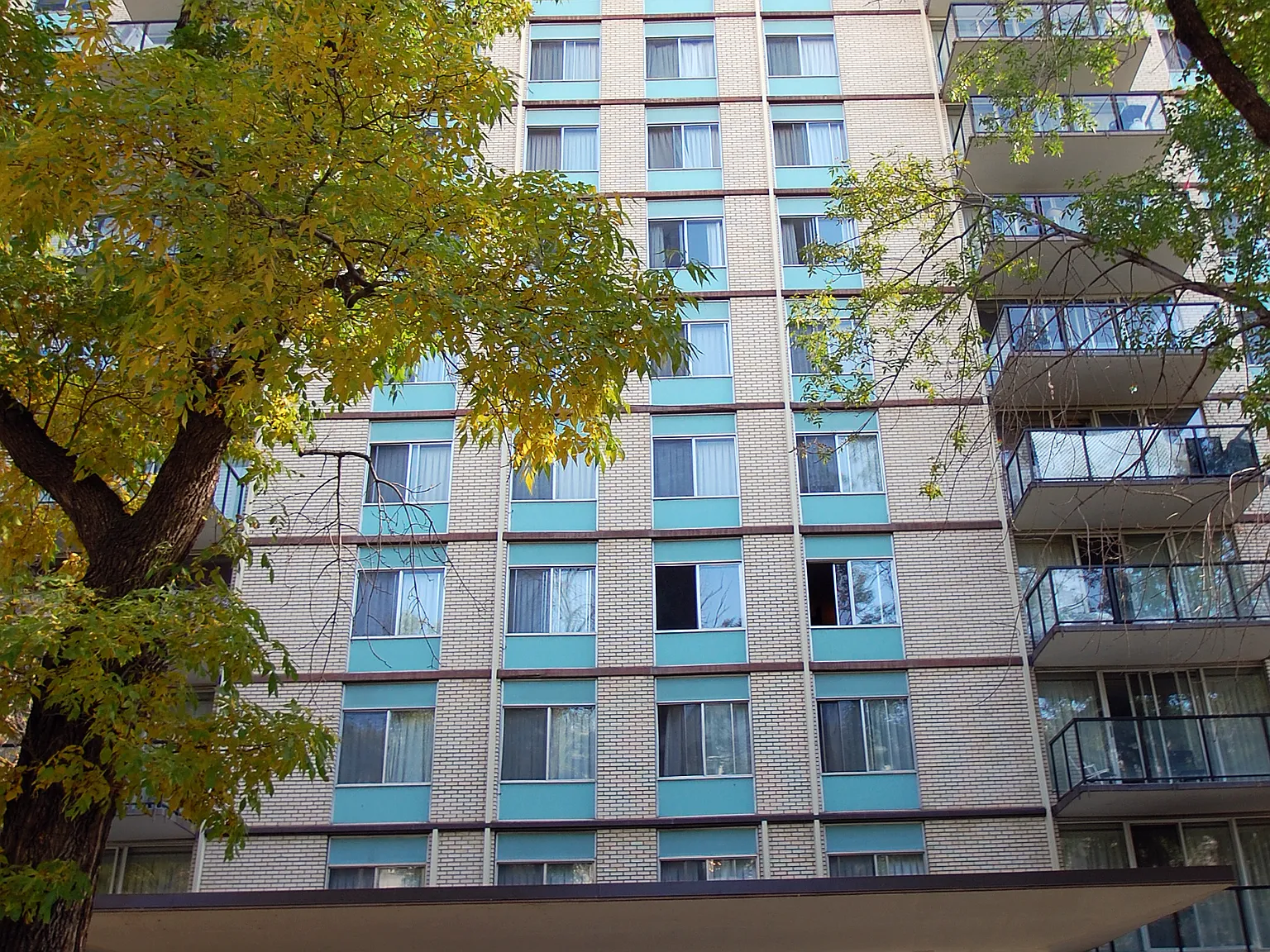 Rowand House — Photo 1