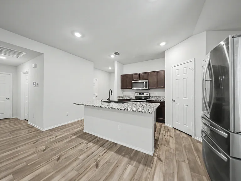 1100 Ottoman Loop — Photo 6