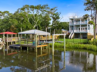119 SE 15th St, Oak Island, NC 28465