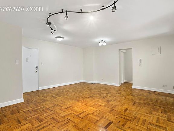 5th image of 2550 Independence Ave APT 2D