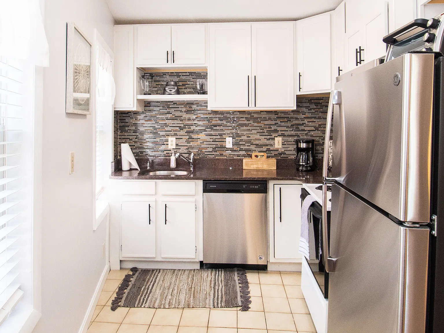 2 bed, 1.0 bath, 900 sqft, $5,000 — Photo 2