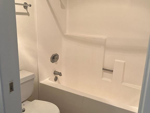 4th image of 4221 34th St APT 39