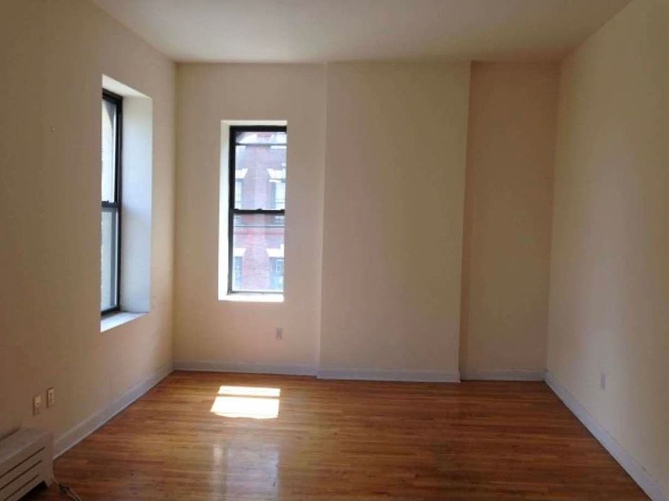 1st image of 301 W 107th St 5-room 3W