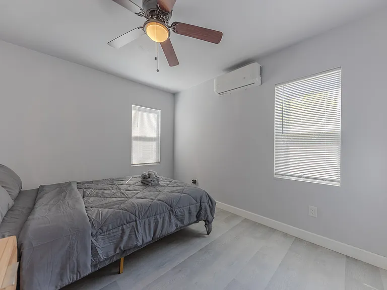 2461 Saint Pierre Ave — Photo 30