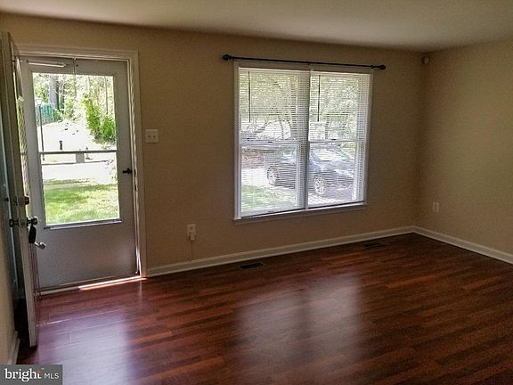 3rd image of 7000 Aquinas Ave